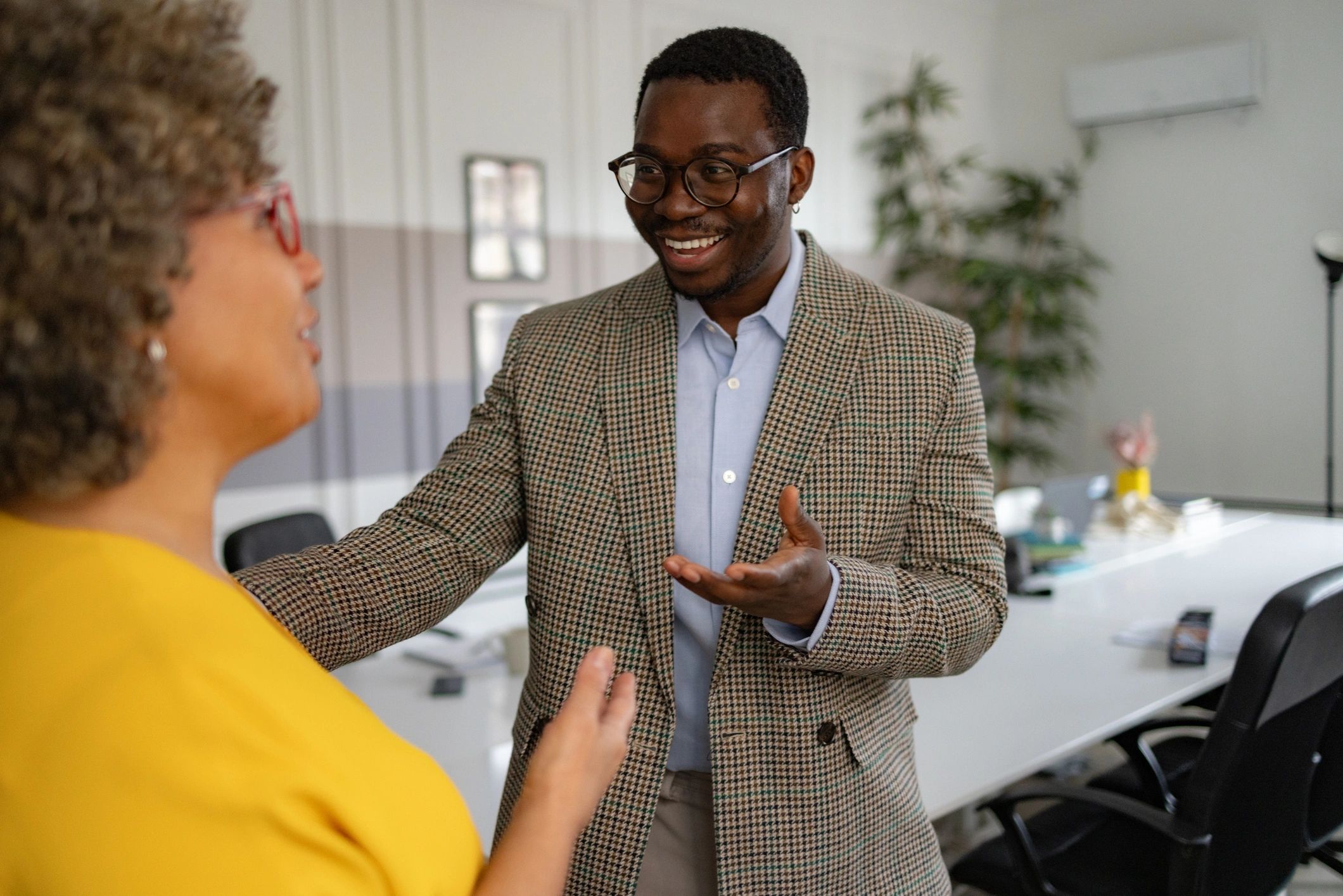 Two colleagues talking in a coaching-style conversation