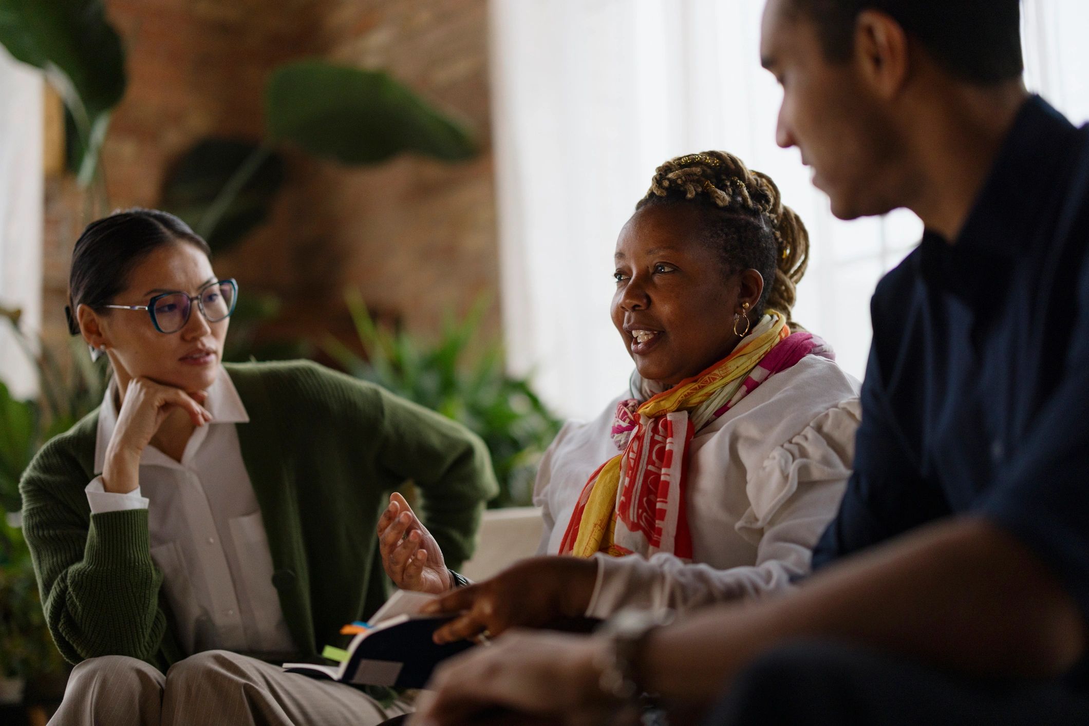 Leaders in a collaborative discussion